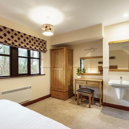 2 Bedroom Lake District Cottage At Windermere Marina Village Bowness-on-Windermere Bagian luar foto