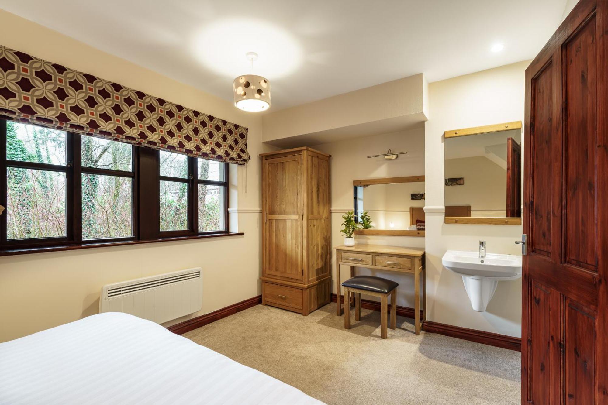 2 Bedroom Lake District Cottage At Windermere Marina Village Bowness-on-Windermere Bagian luar foto