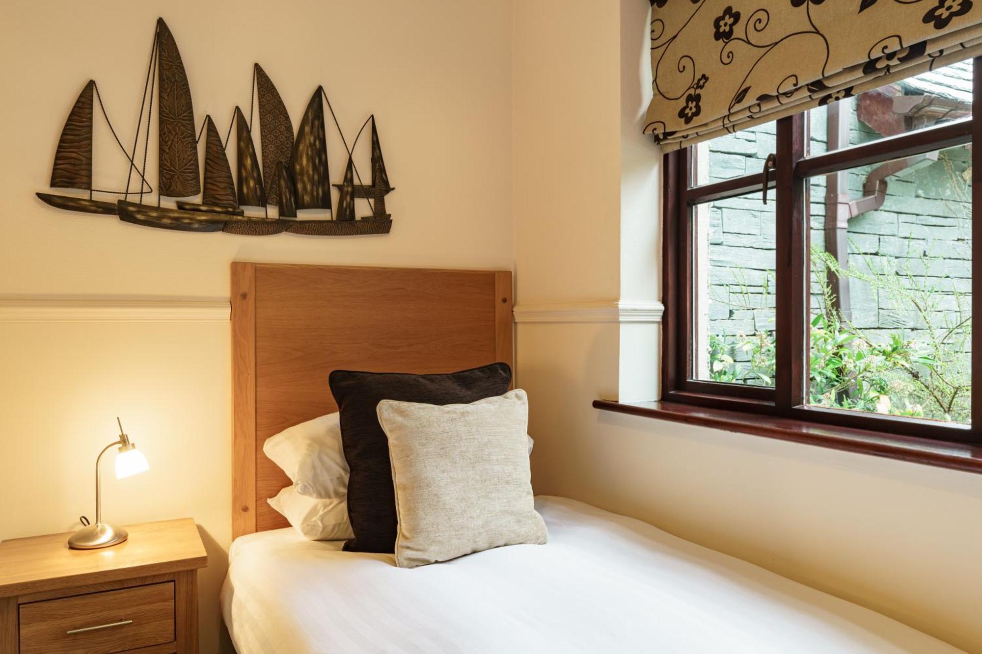 2 Bedroom Lake District Cottage At Windermere Marina Village Bowness-on-Windermere Bagian luar foto